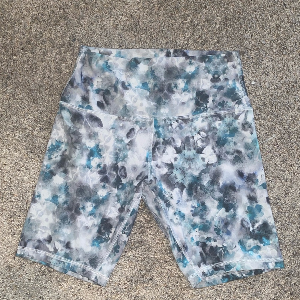 Lululemon Align High Rise 8”- Size 8